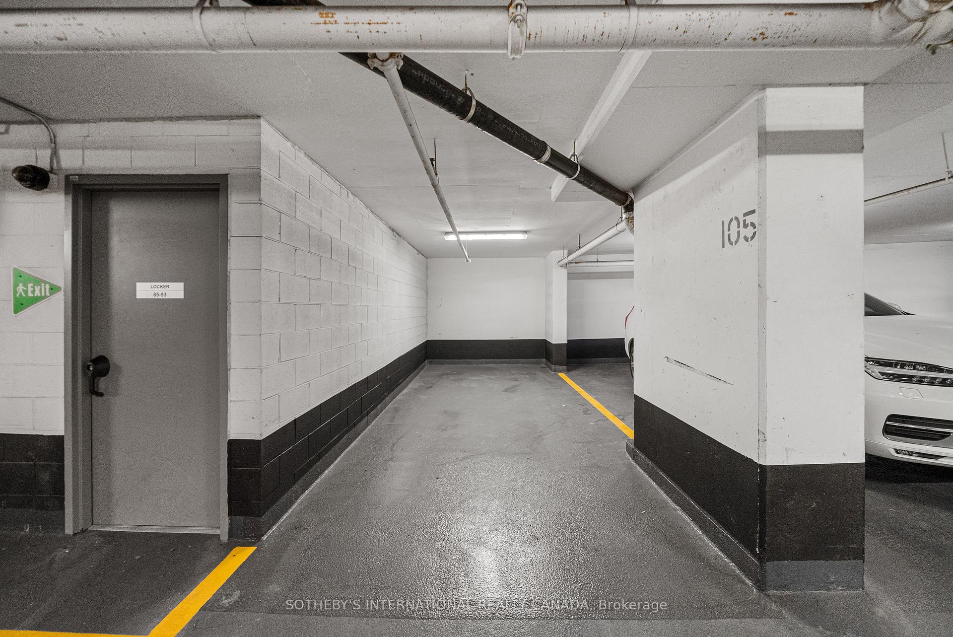33 Charles Street E 1611, Toronto Unit: 1611
