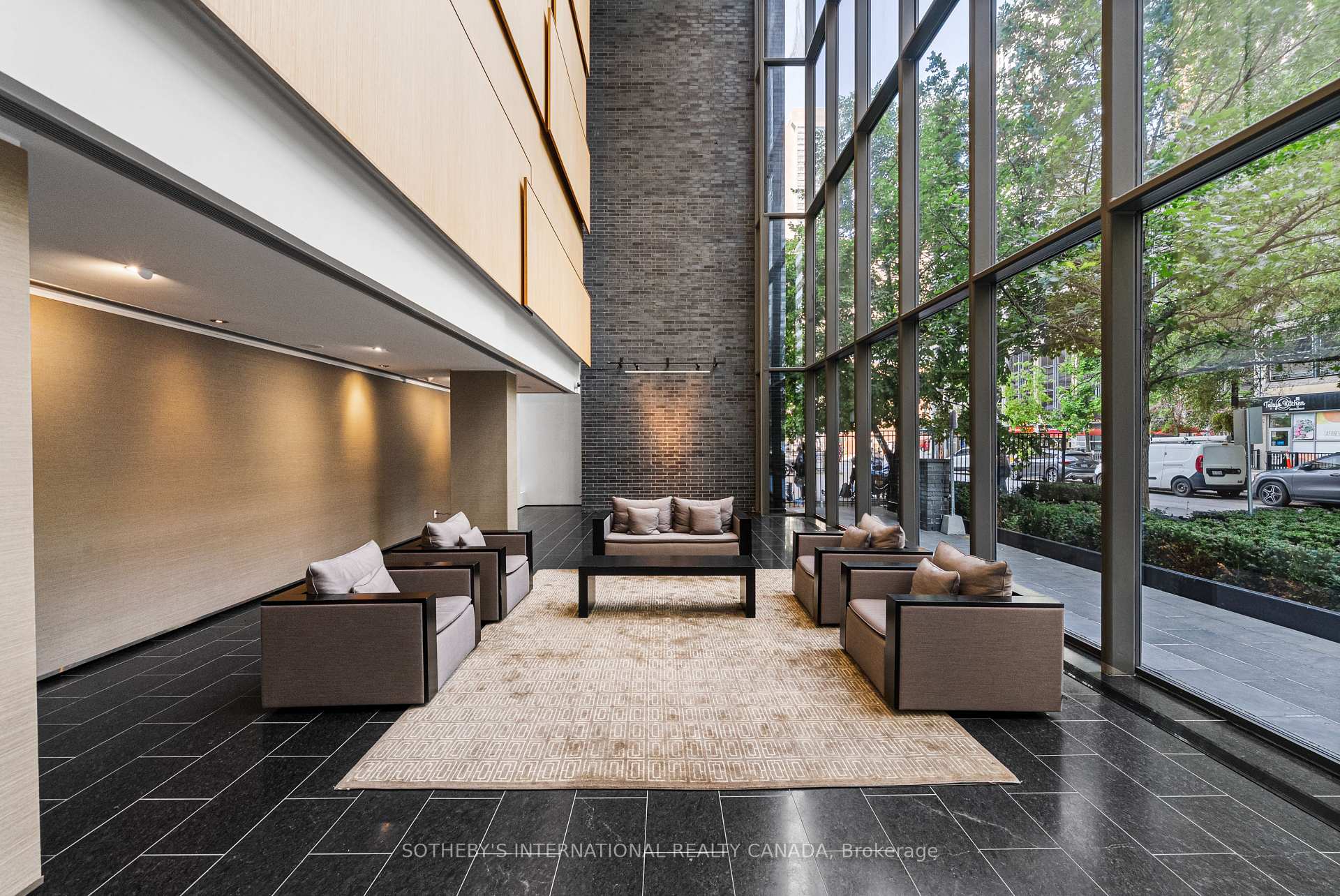 33 Charles Street E 1611, Toronto Unit: 1611
