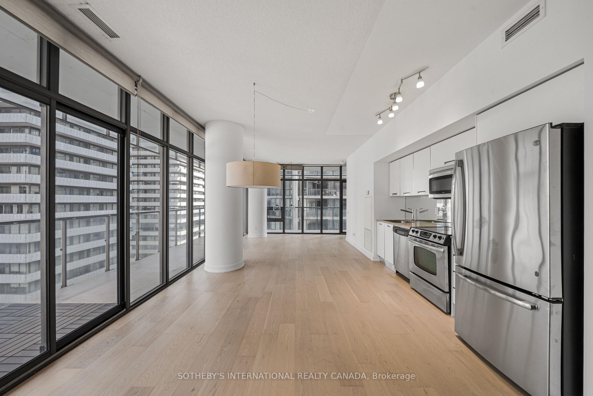 33 Charles Street E 1611, Toronto Unit: 1611