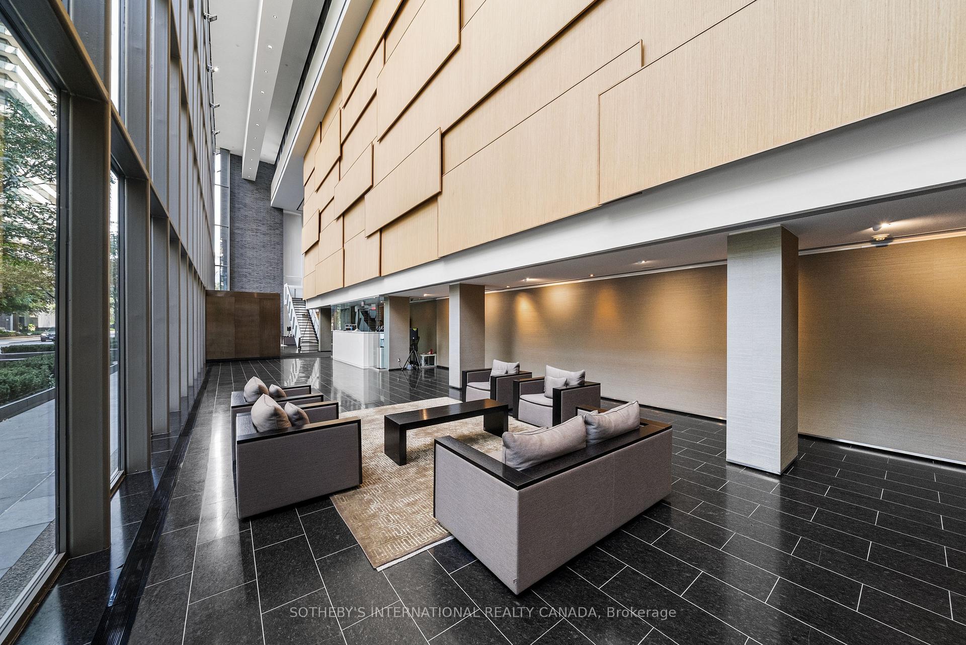 33 Charles Street E 1611, Toronto Unit: 1611