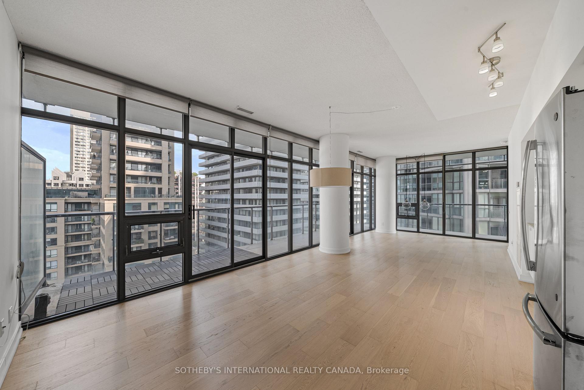 33 Charles Street E 1611, Toronto Unit: 1611