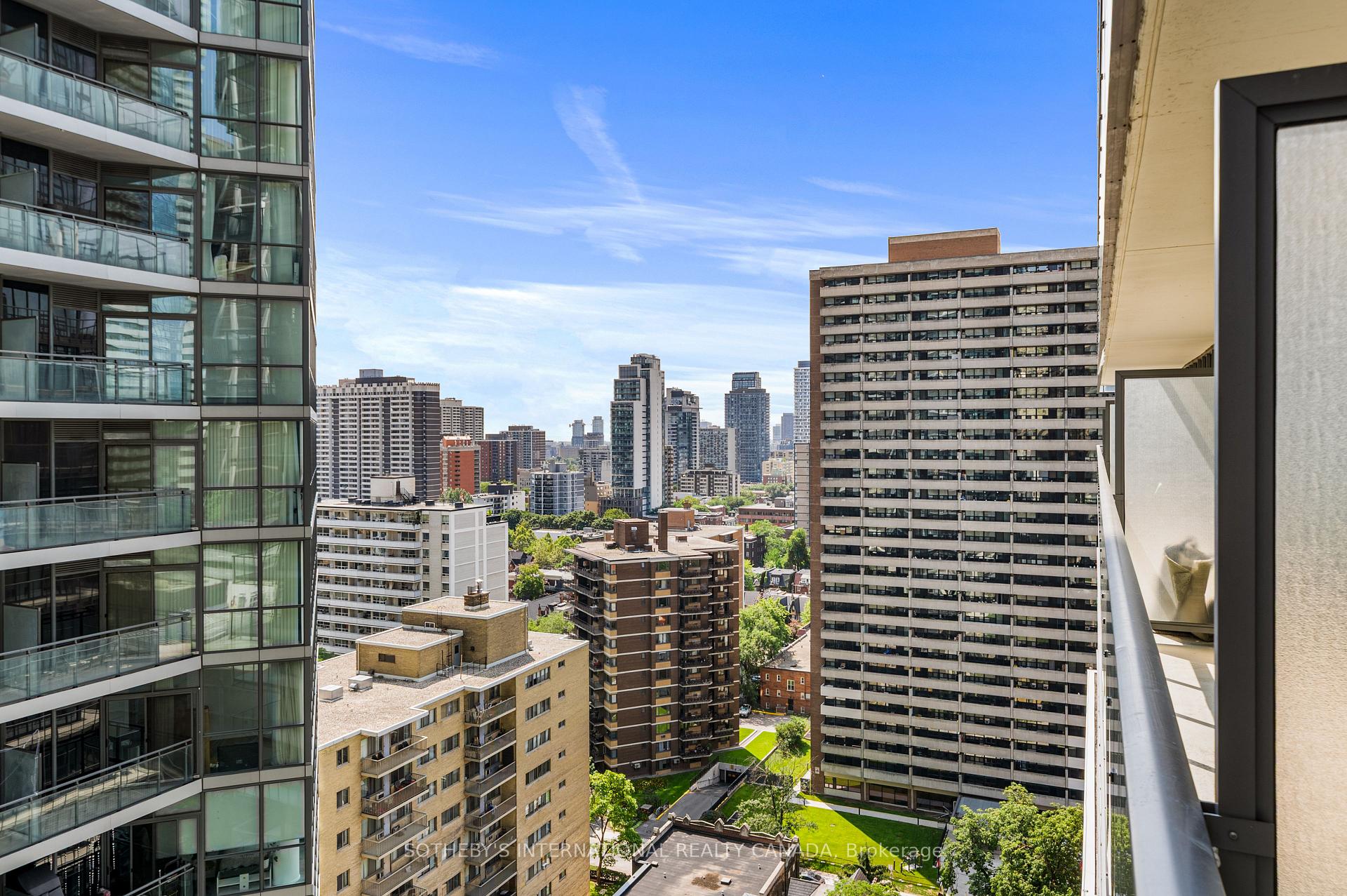 33 Charles Street E 1611, Toronto Unit: 1611