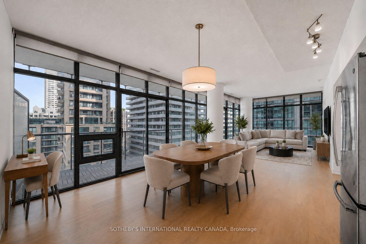 33 Charles Street E 1611, Toronto Unit: 1611