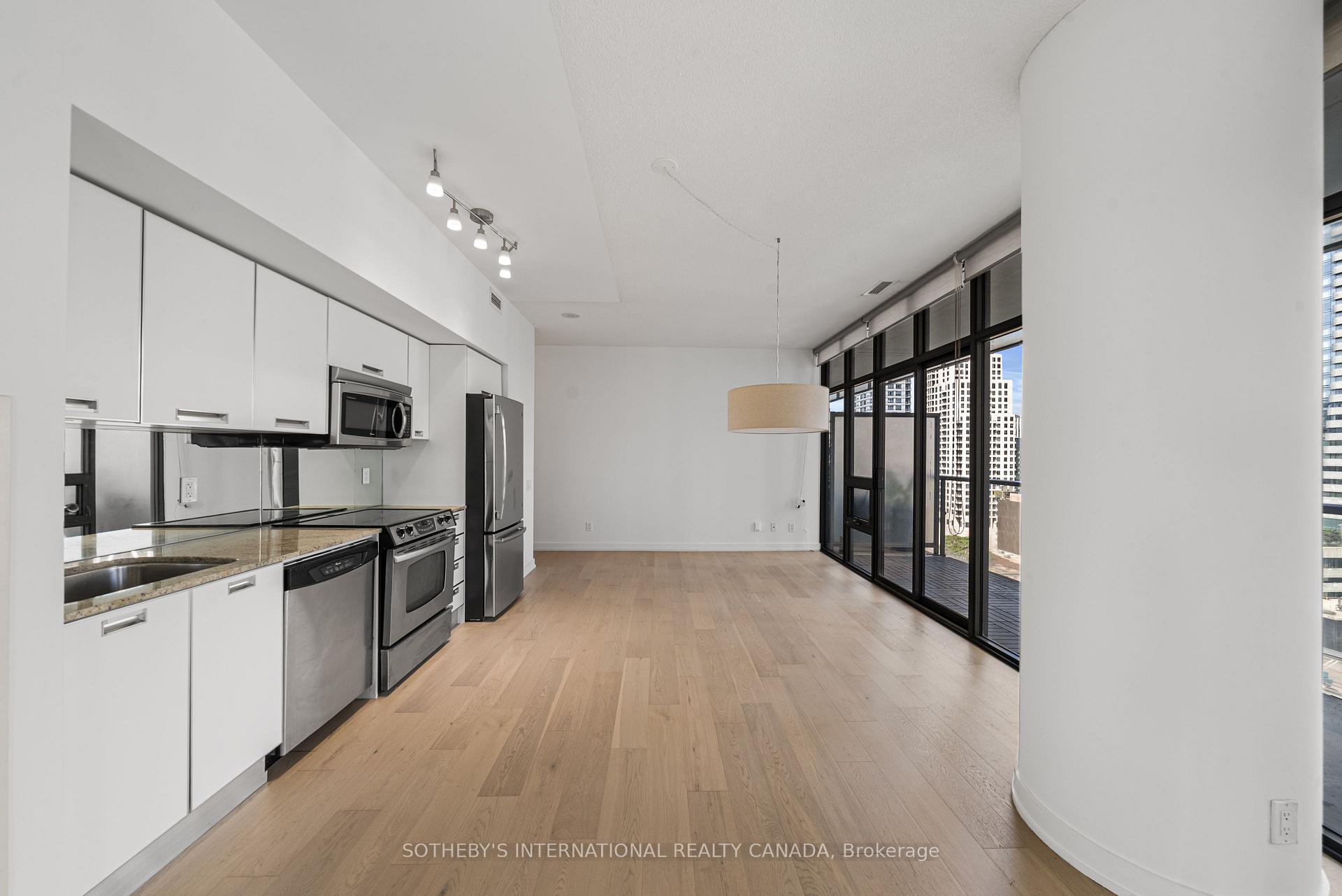 33 Charles Street E 1611, Toronto Unit: 1611