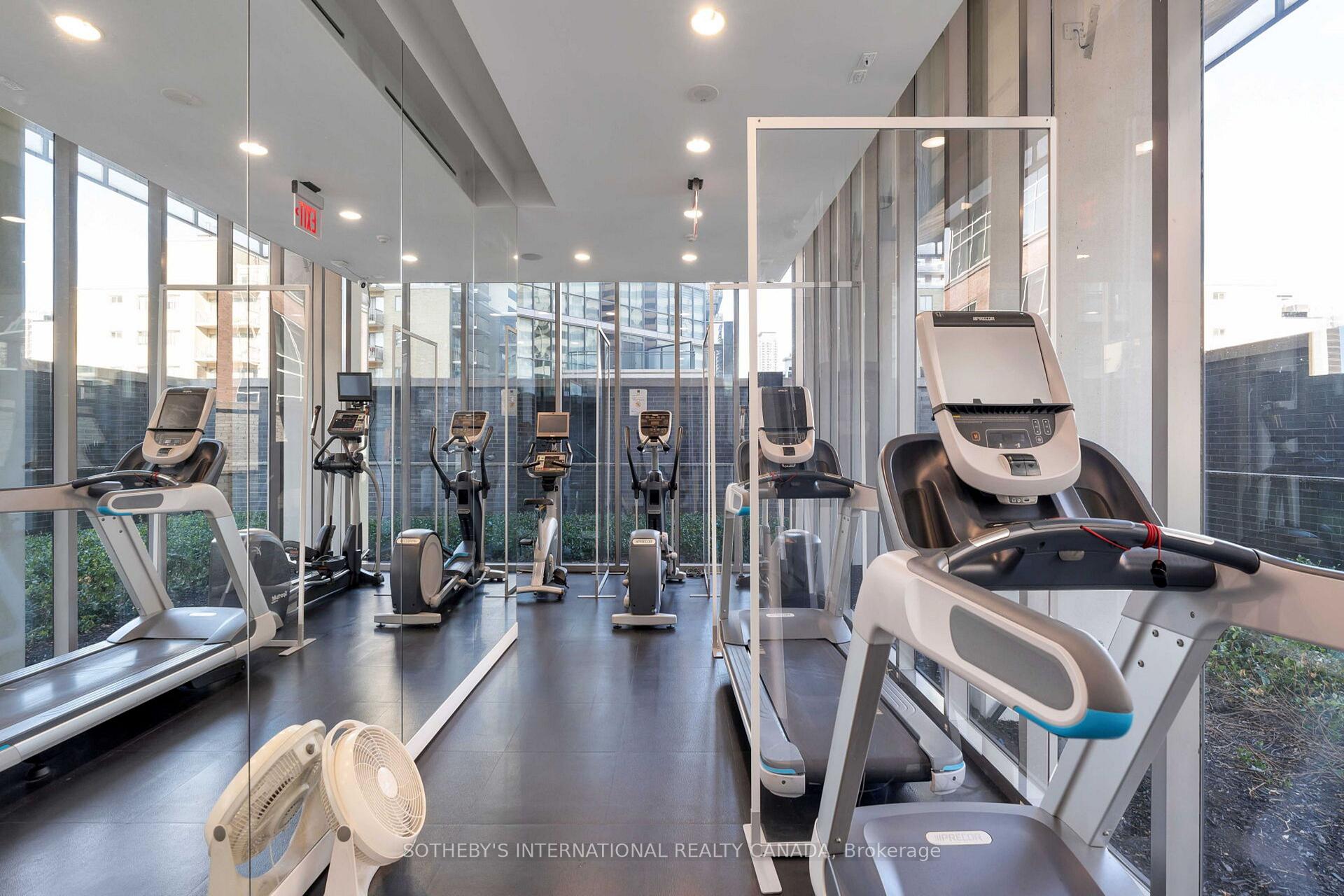 33 Charles Street E 1611, Toronto Unit: 1611