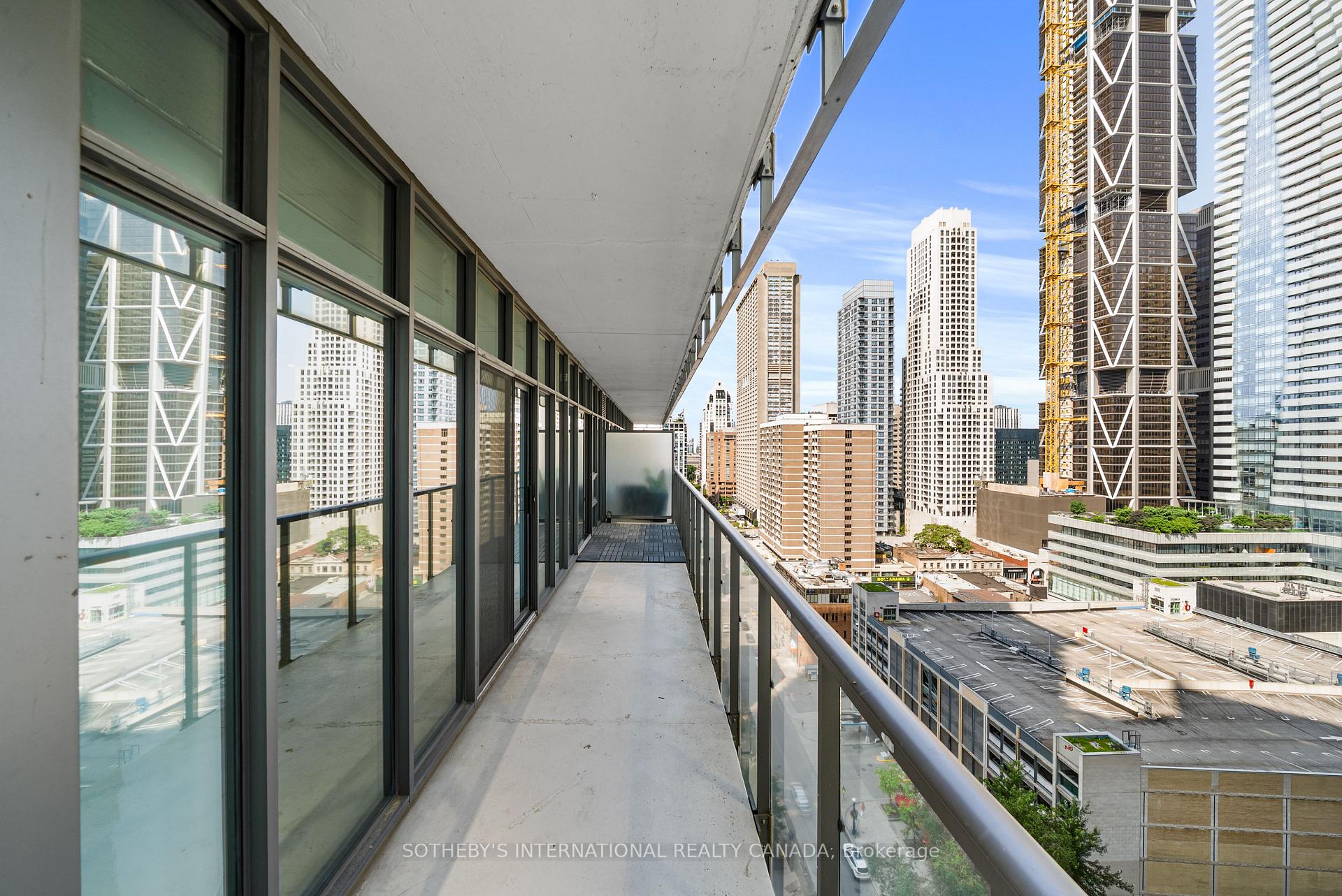 33 Charles Street E 1611, Toronto Unit: 1611