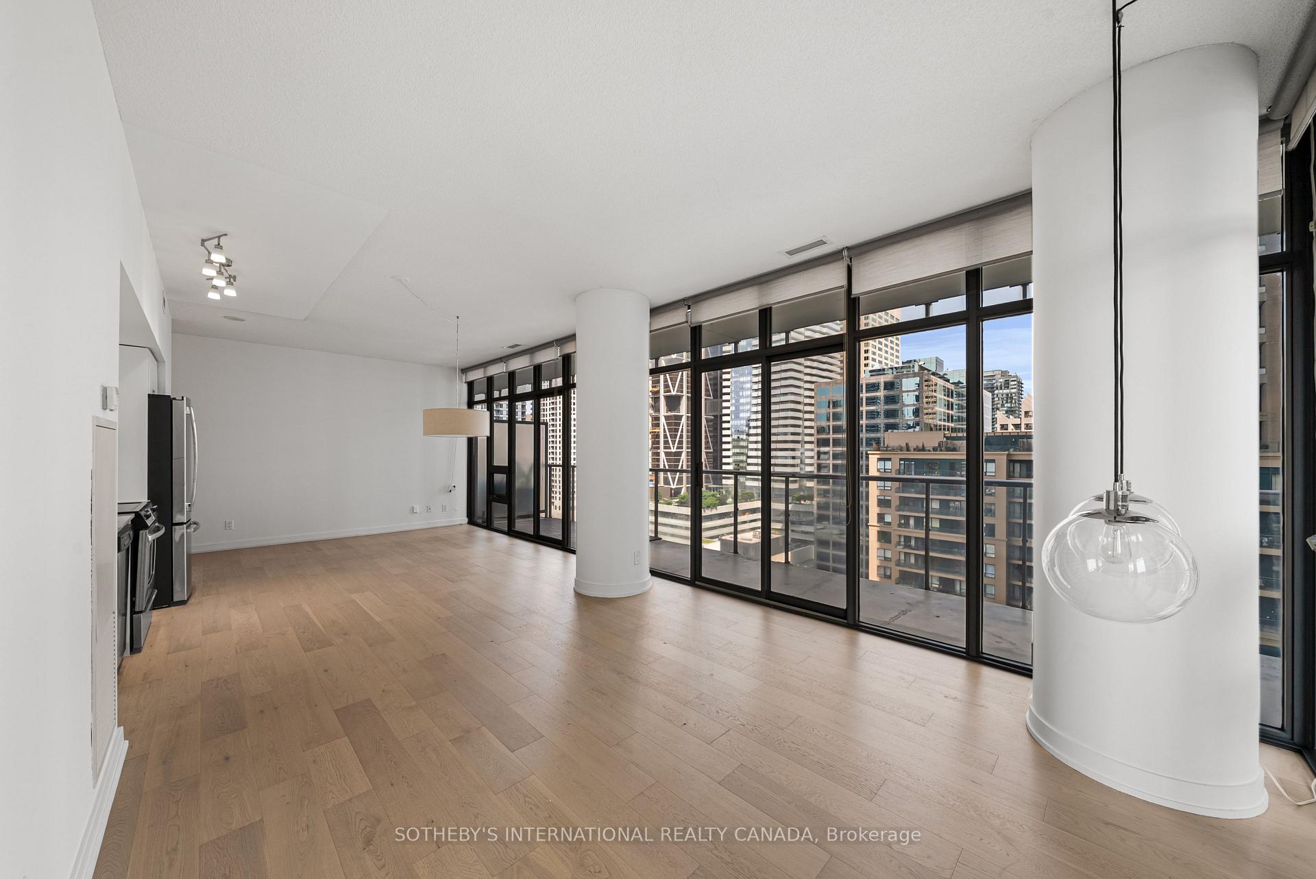 33 Charles Street E 1611, Toronto Unit: 1611