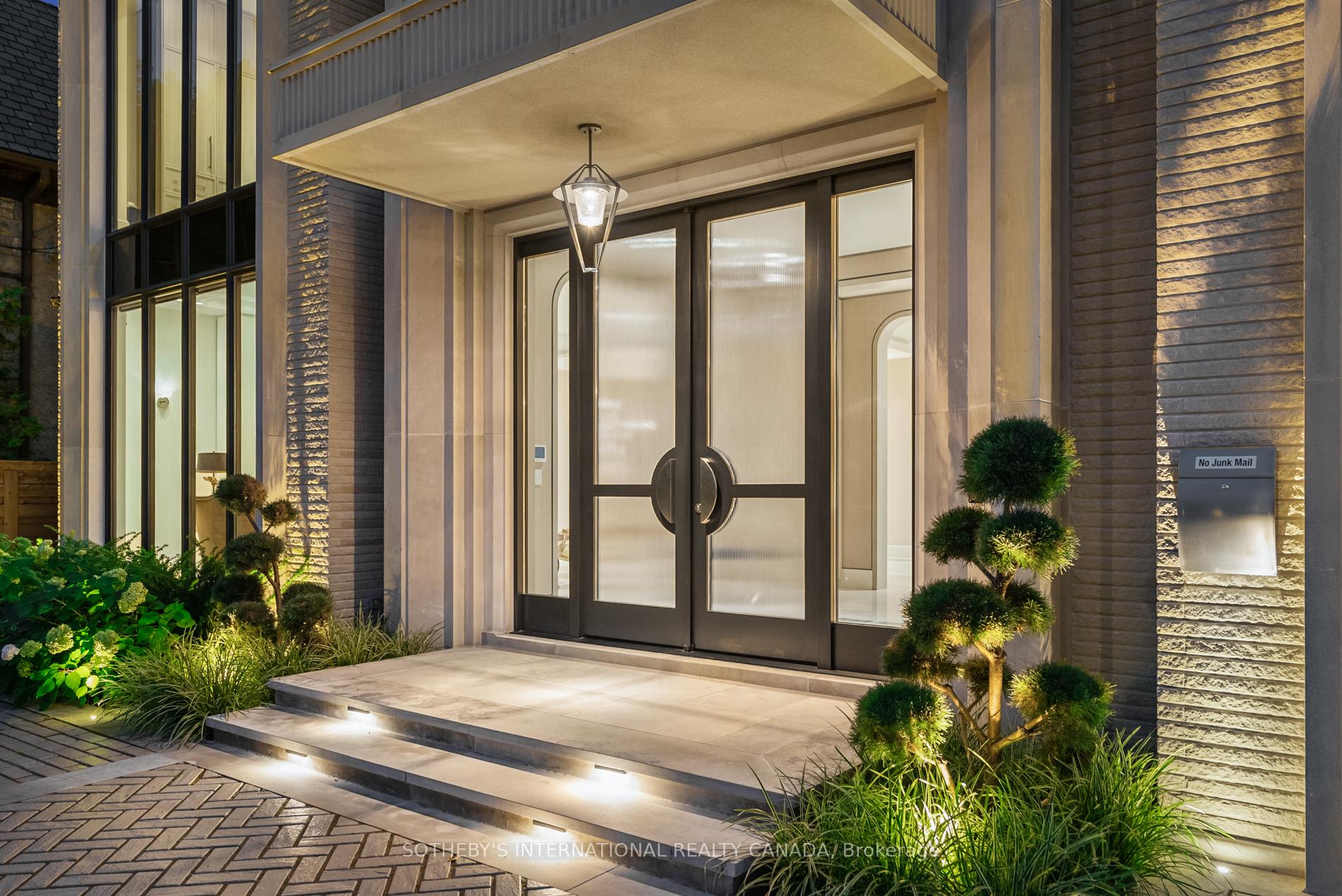84 Old Forest Hill Road, Toronto