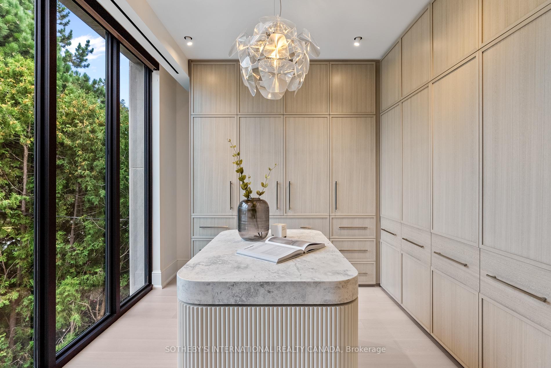 84 Old Forest Hill Road, Toronto