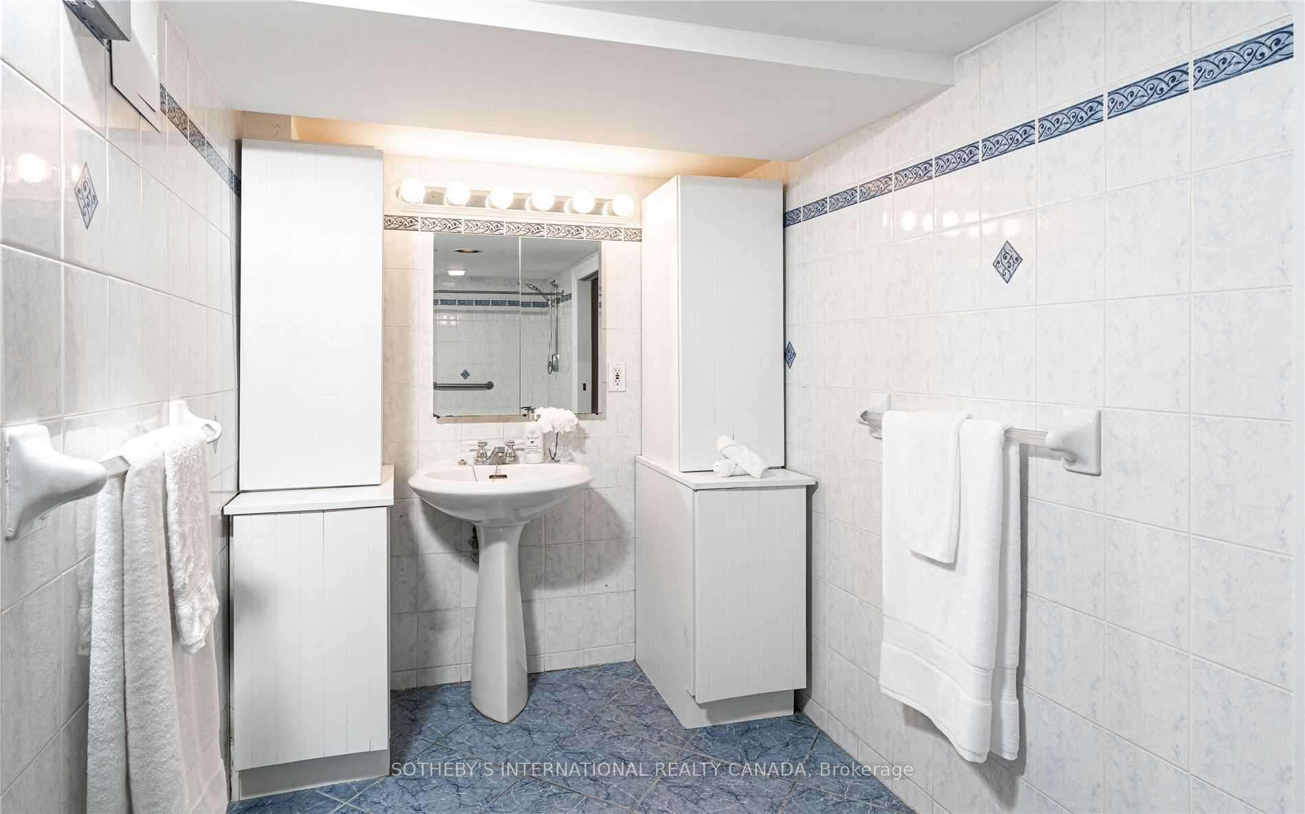 213 Shaw Street Lower, Toronto Unit: Lower