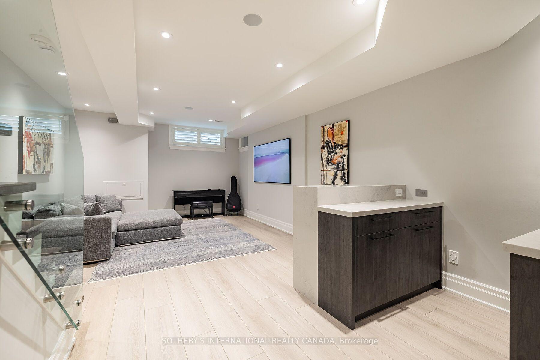 33 Tranby Avenue, Toronto