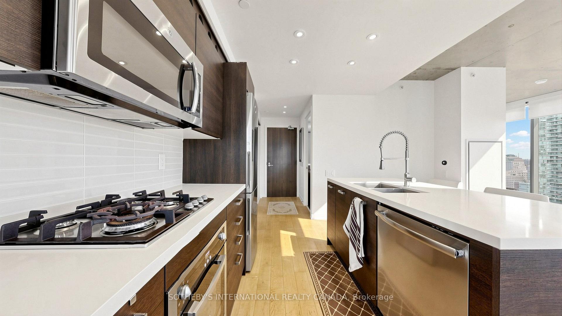 11 Charlotte Street 2807, Toronto Unit: 2807
