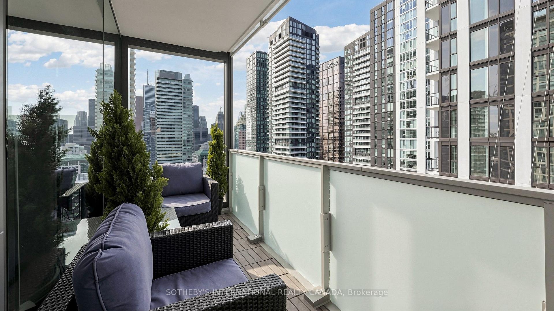 11 Charlotte Street 2807, Toronto Unit: 2807