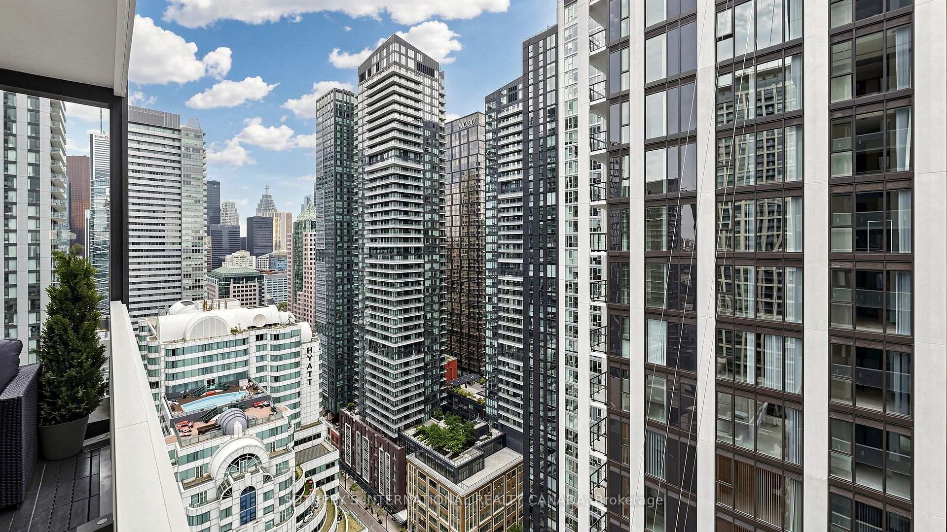 11 Charlotte Street 2807, Toronto Unit: 2807