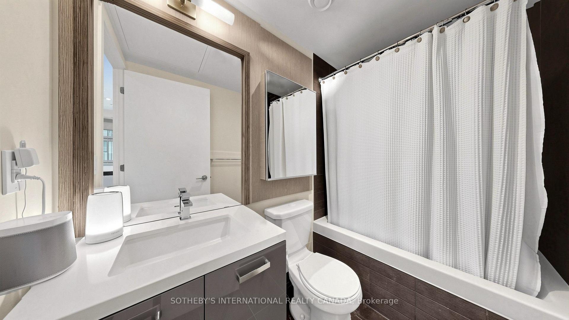 11 Charlotte Street 2807, Toronto Unit: 2807