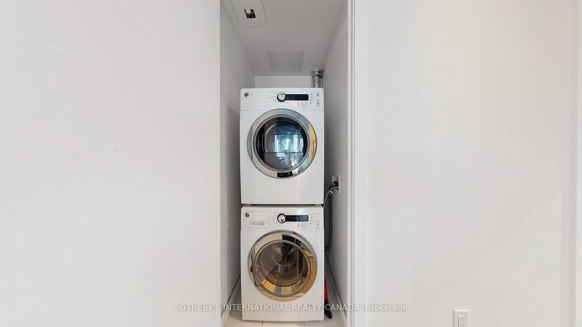 11 Charlotte Street 2807, Toronto Unit: 2807