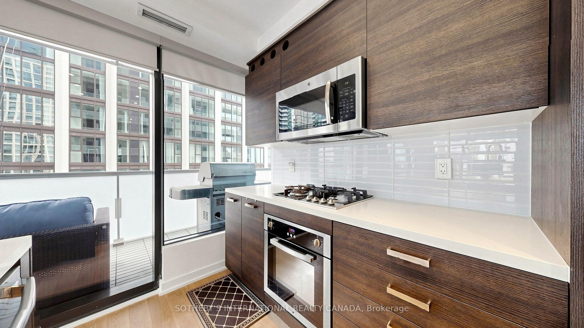 11 Charlotte Street 2807, Toronto Unit: 2807