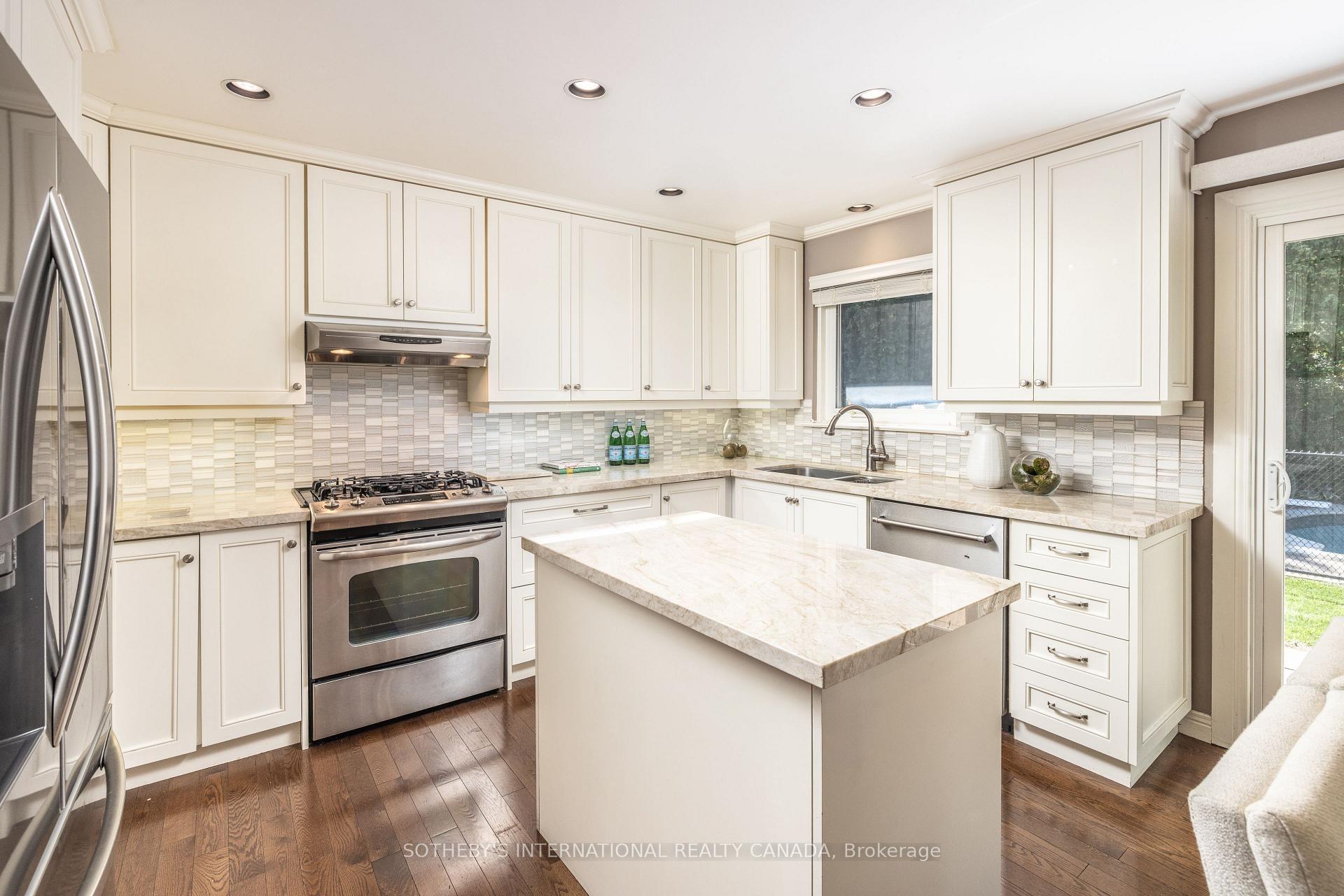 25 Gossamer Avenue, Toronto