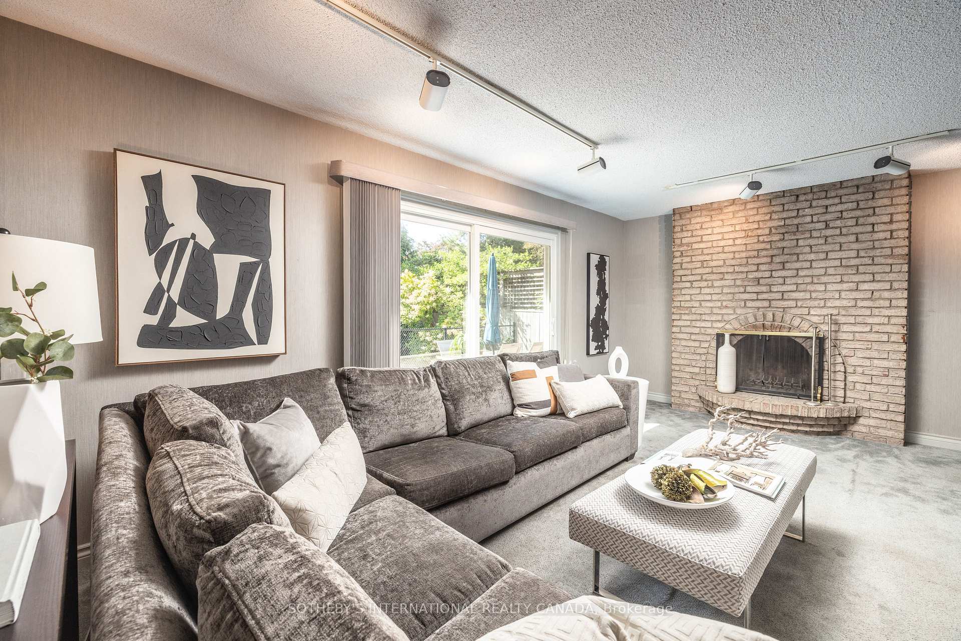 25 Gossamer Avenue, Toronto