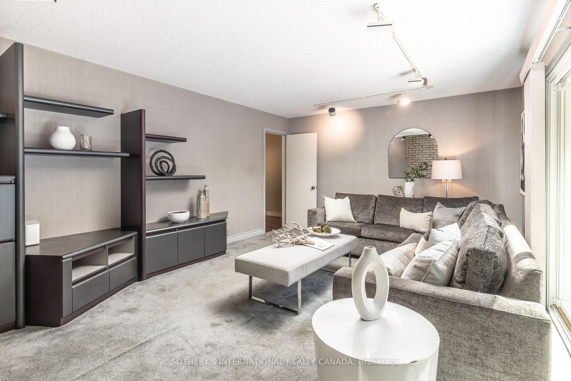 25 Gossamer Avenue, Toronto