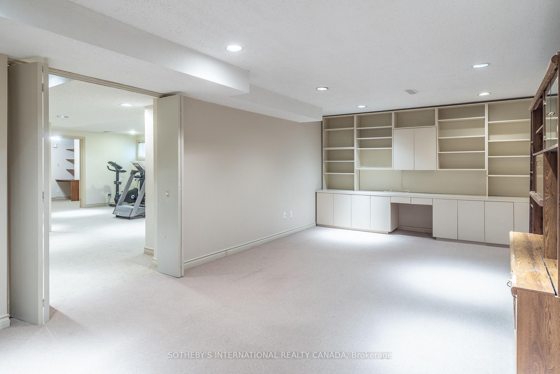 25 Gossamer Avenue, Toronto