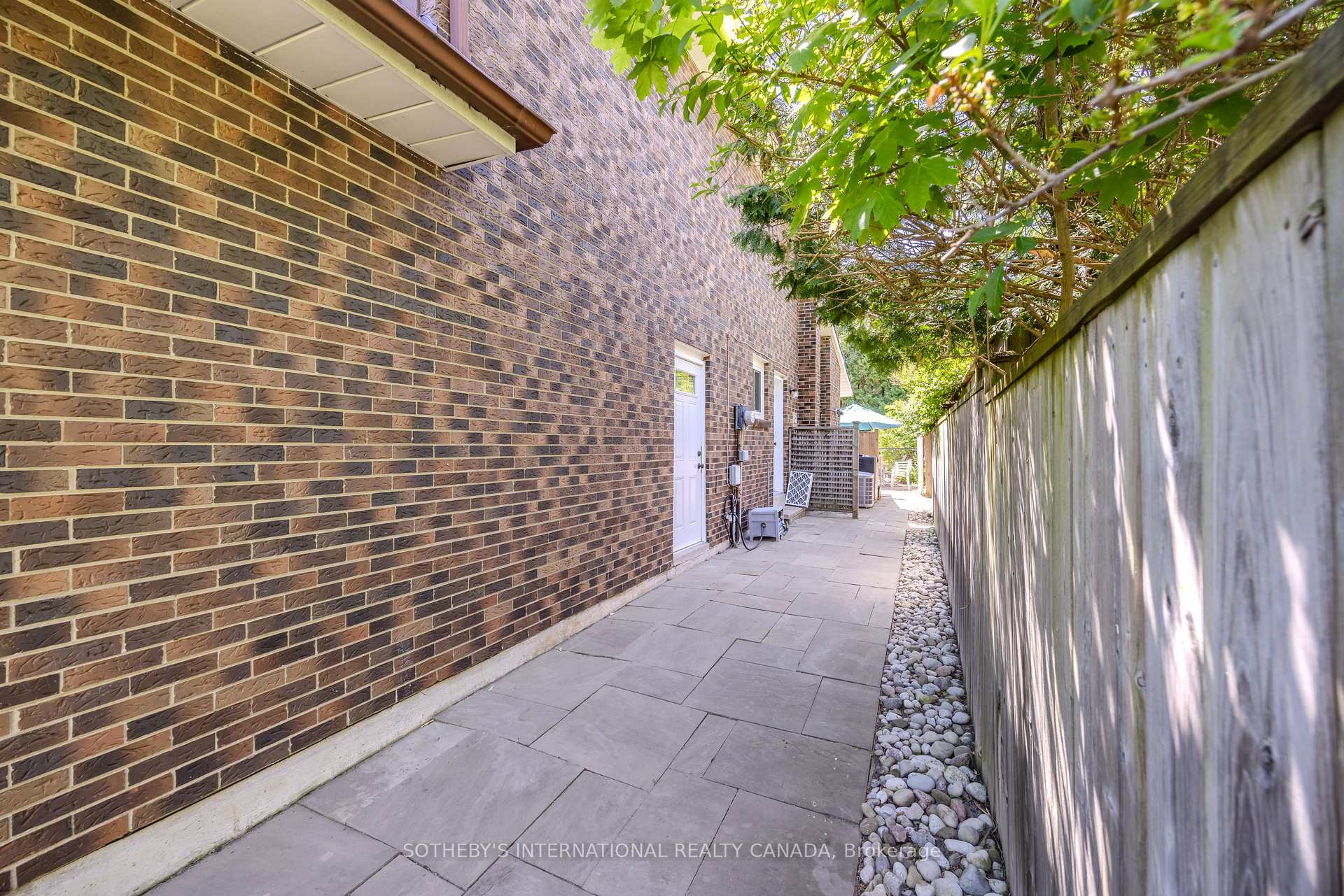 25 Gossamer Avenue, Toronto