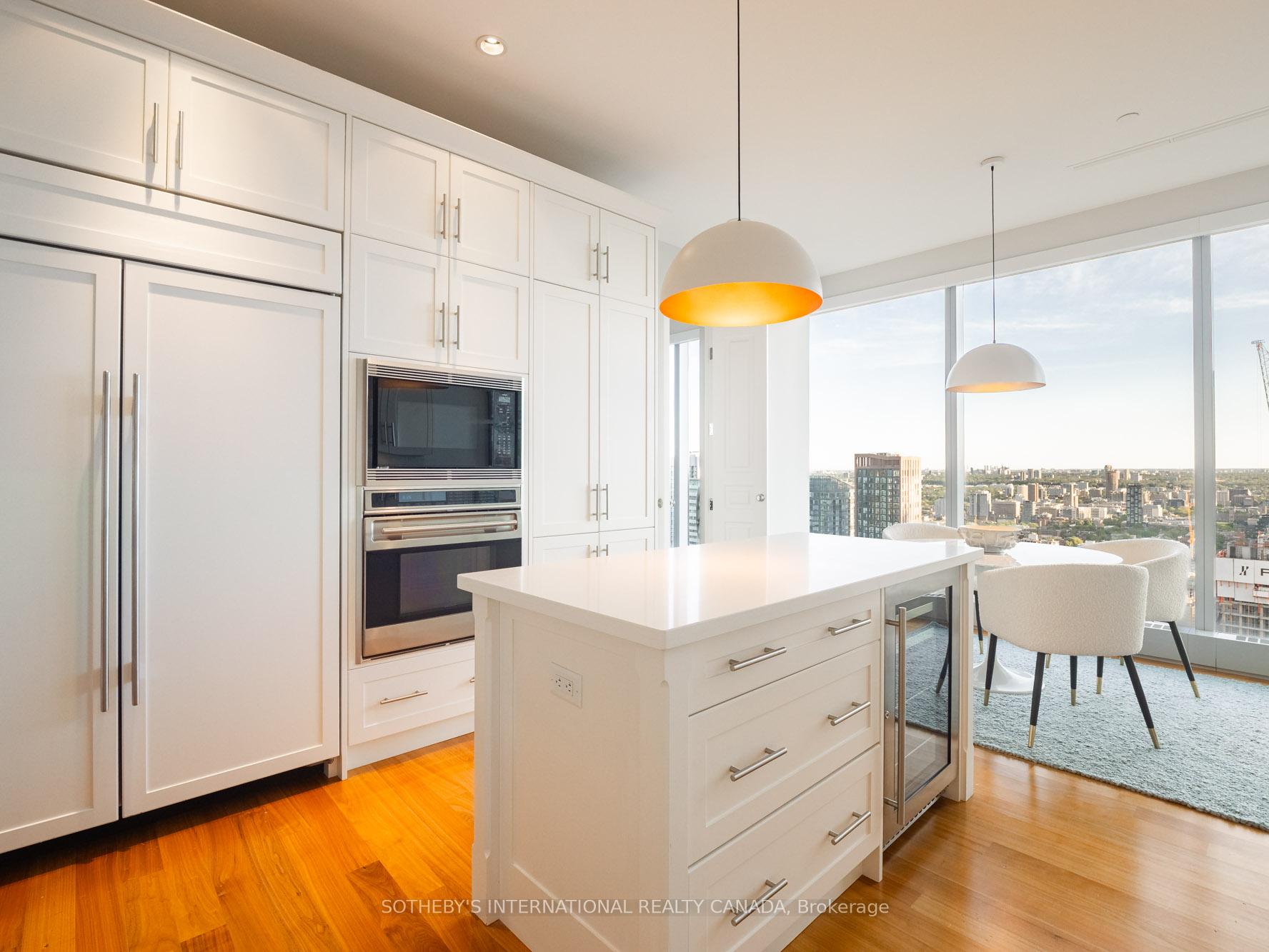 183 Wellington Street W 4301, Toronto Unit: 4301