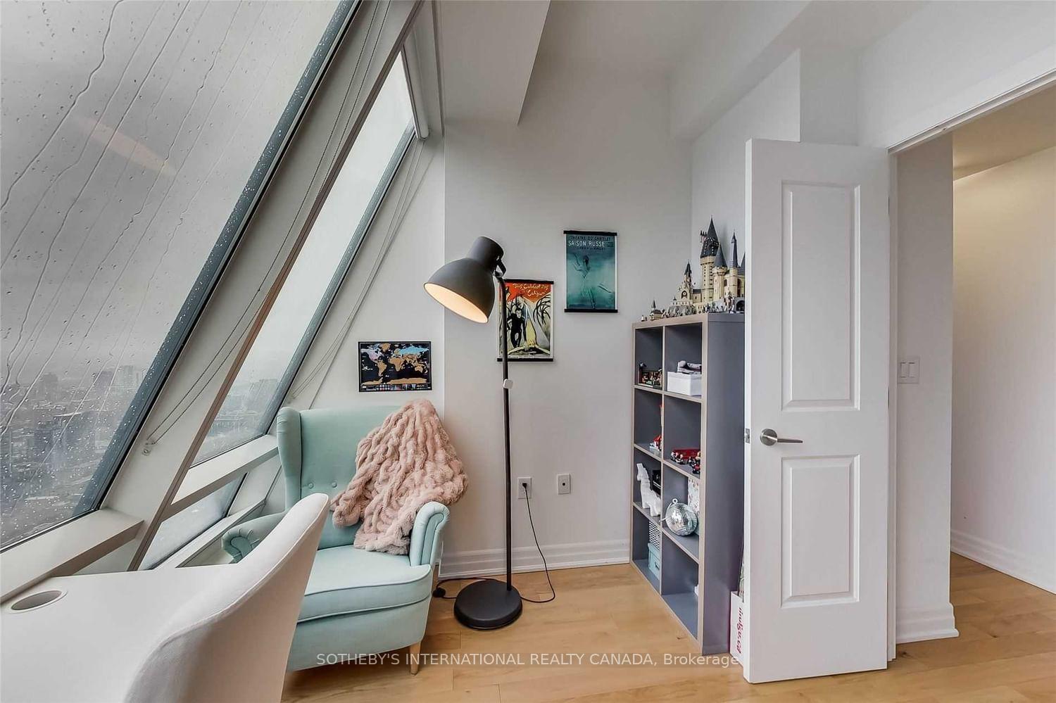 8 The Esplanade 5505, Toronto Unit: 5505
