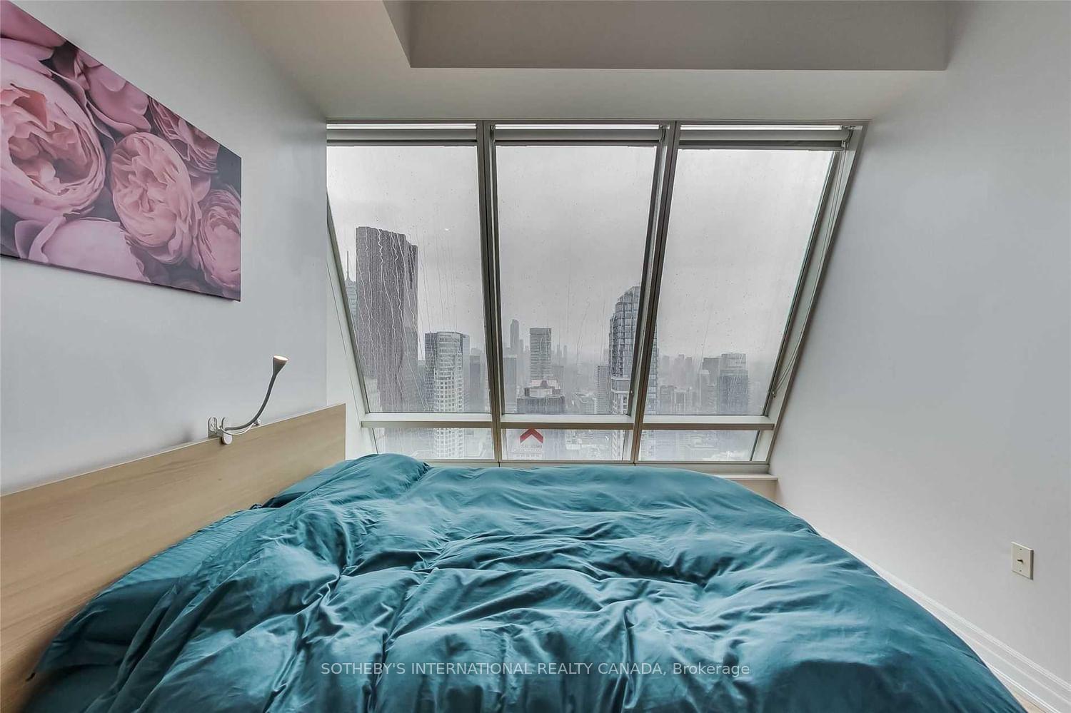 8 The Esplanade 5505, Toronto Unit: 5505