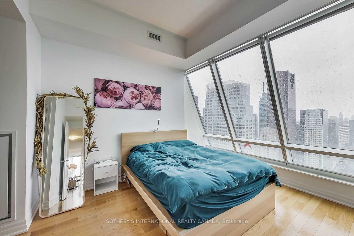 8 The Esplanade 5505, Toronto Unit: 5505