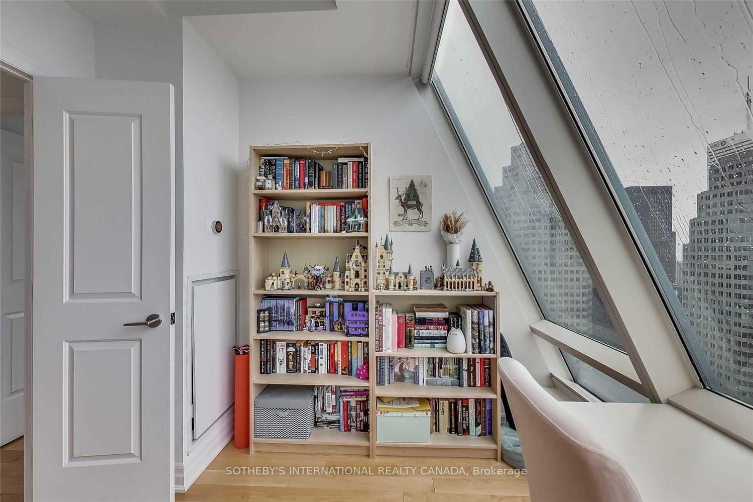 8 The Esplanade 5505, Toronto Unit: 5505