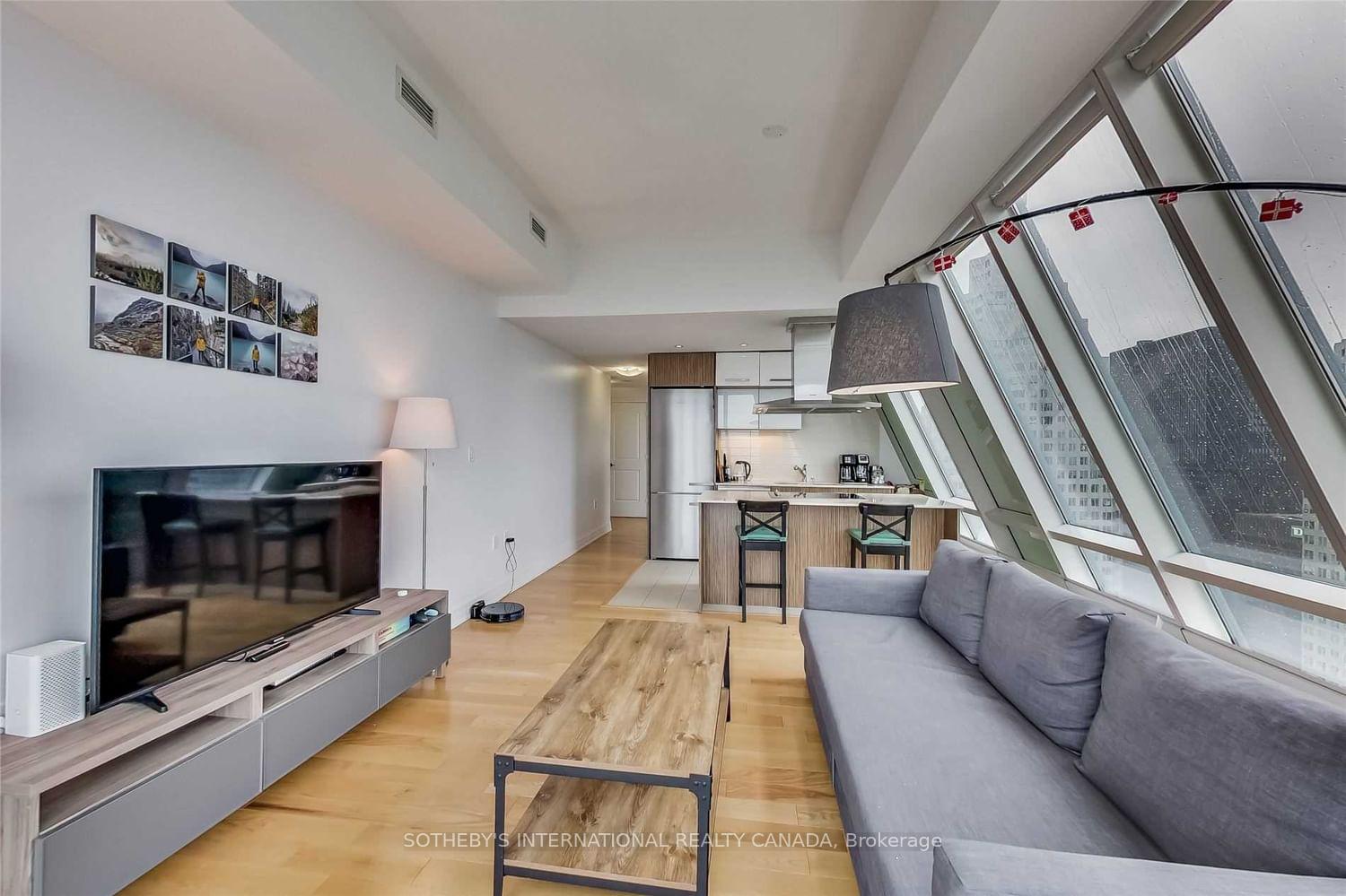 8 The Esplanade 5505, Toronto Unit: 5505
