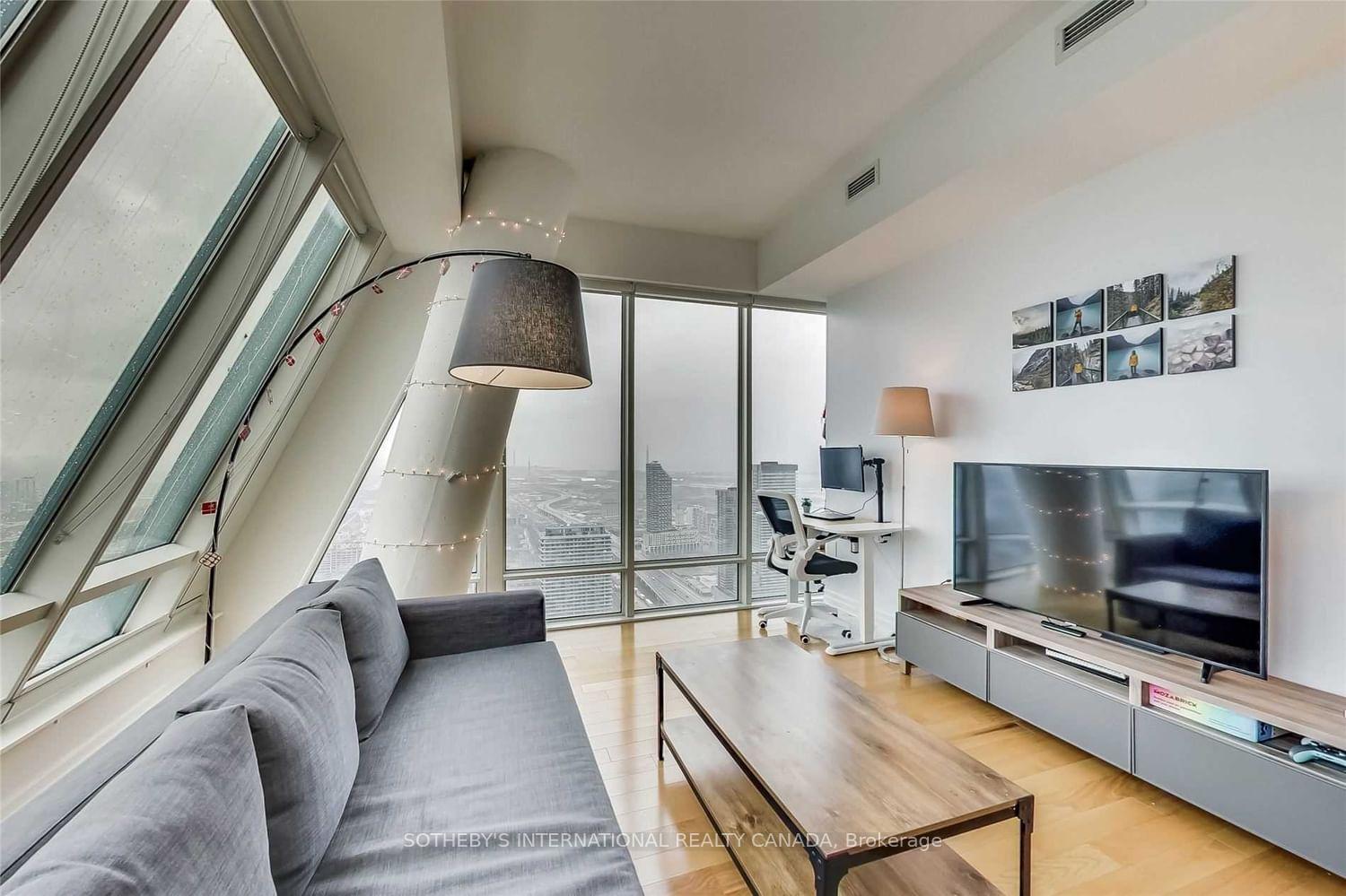 8 The Esplanade 5505, Toronto Unit: 5505