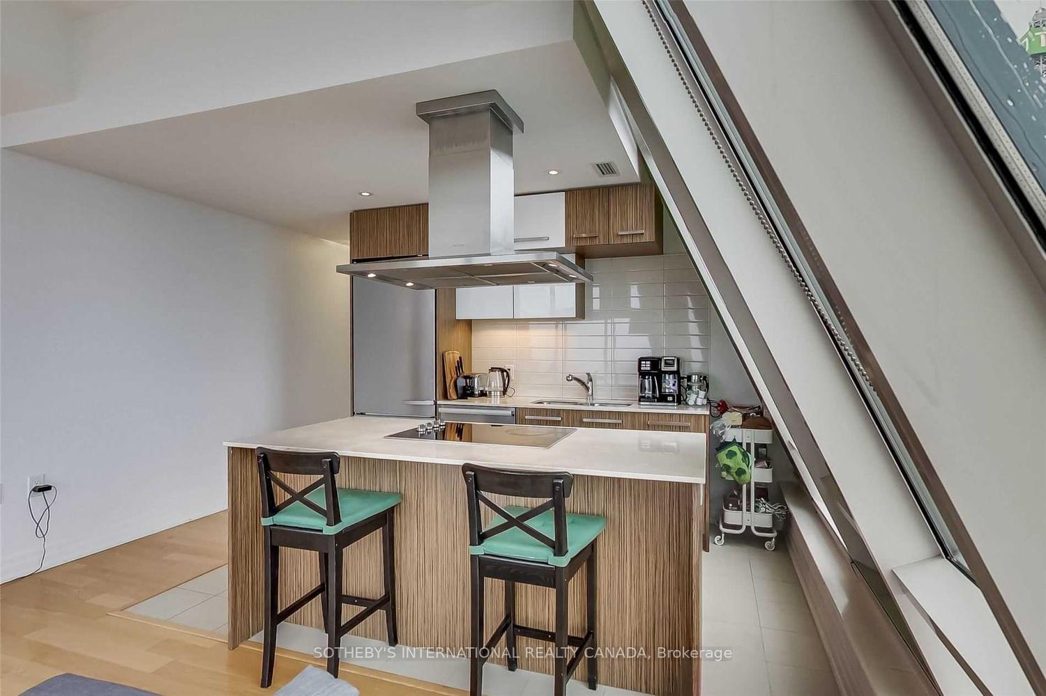 8 The Esplanade 5505, Toronto Unit: 5505