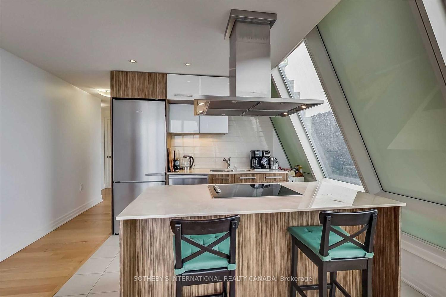 8 The Esplanade 5505, Toronto Unit: 5505
