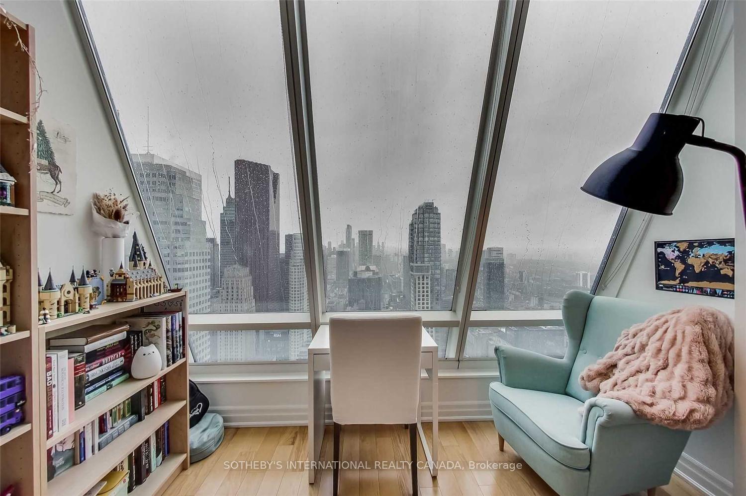 8 The Esplanade 5505, Toronto Unit: 5505