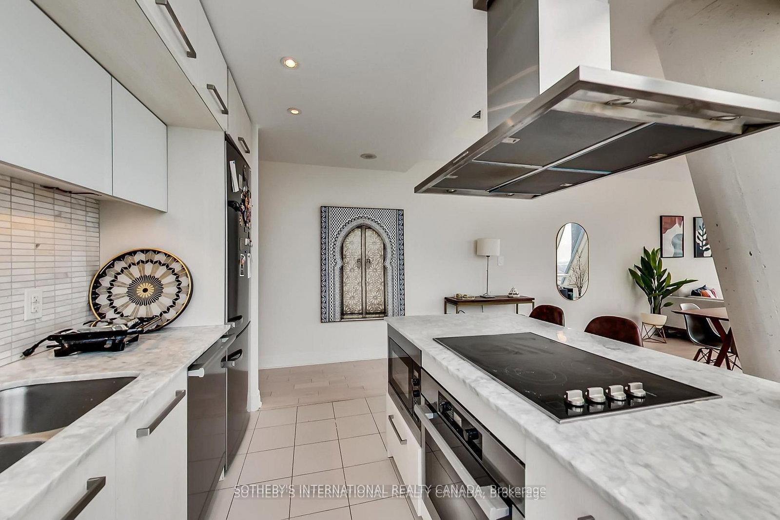 8 The Esplanade 5504, Toronto Unit: 5504