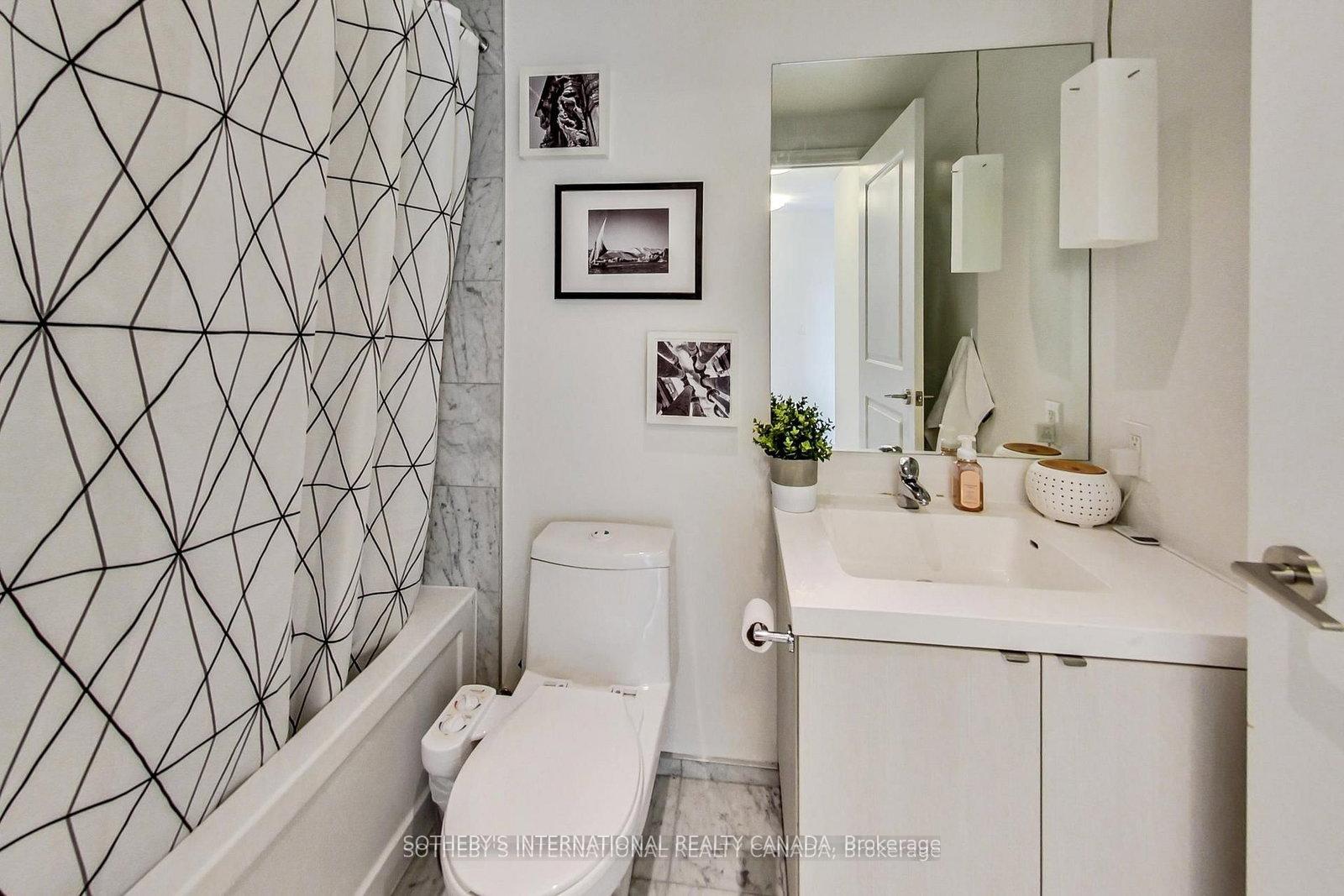 8 The Esplanade 5504, Toronto Unit: 5504