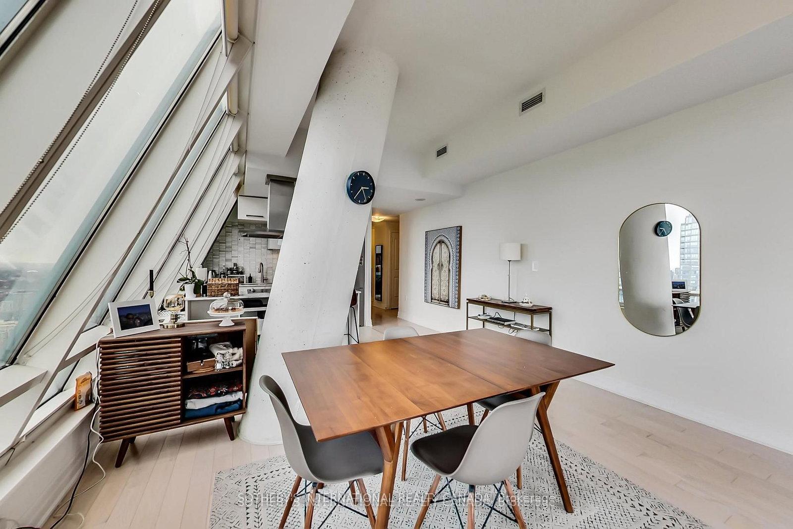 8 The Esplanade 5504, Toronto Unit: 5504