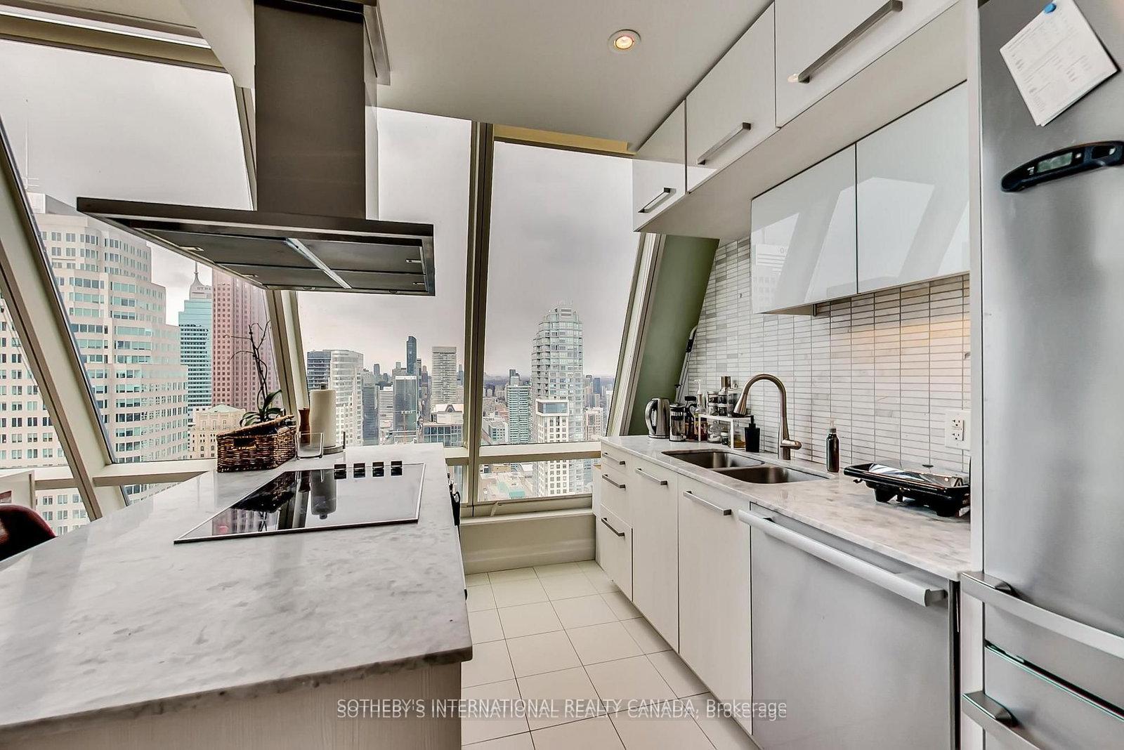 8 The Esplanade 5504, Toronto Unit: 5504