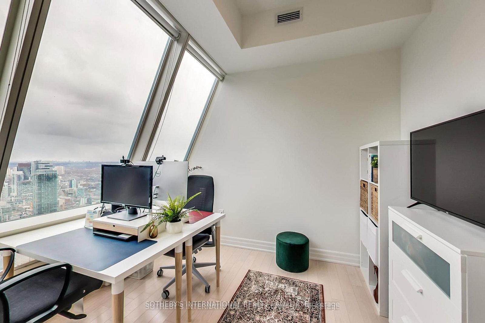 8 The Esplanade 5504, Toronto Unit: 5504