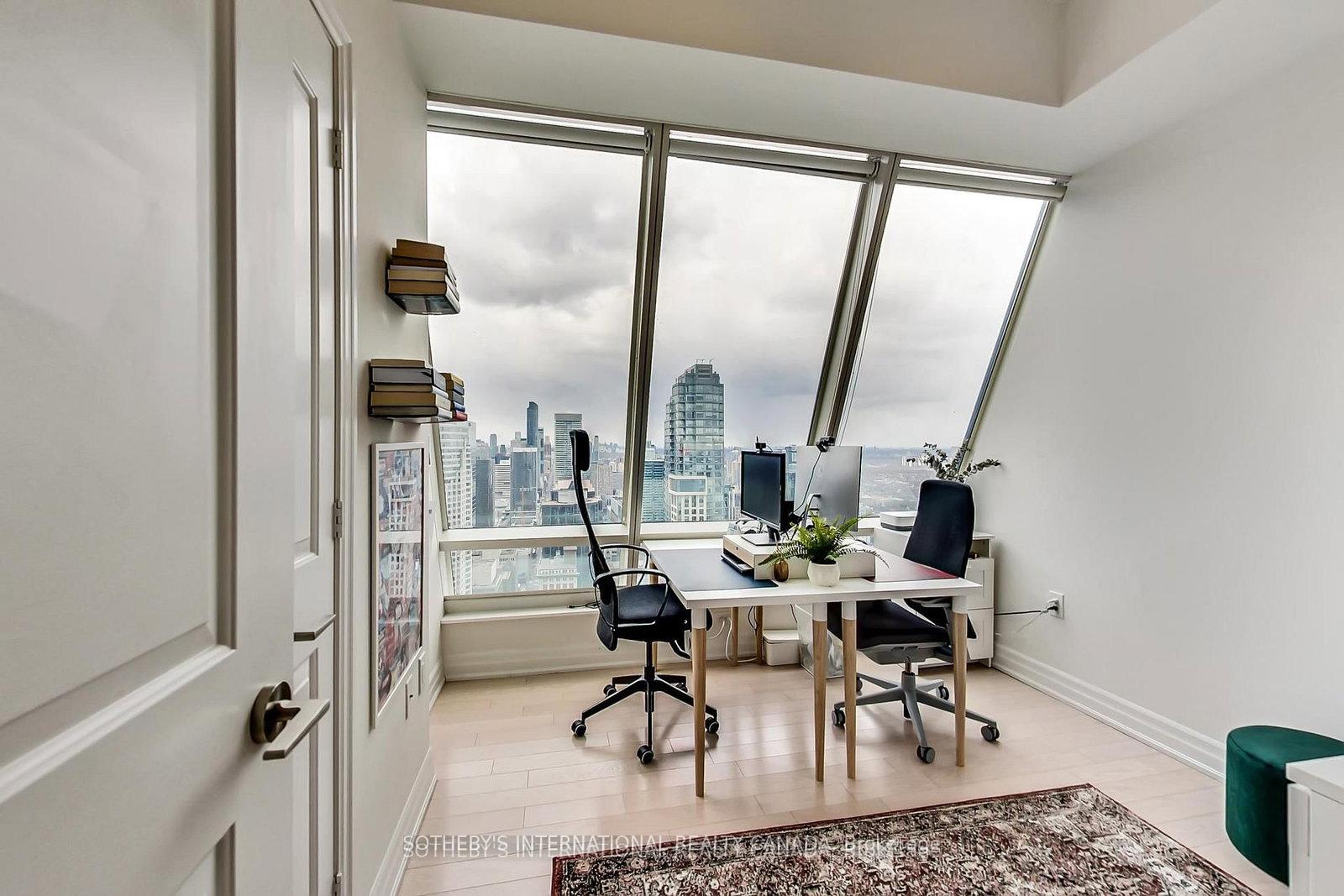 8 The Esplanade 5504, Toronto Unit: 5504