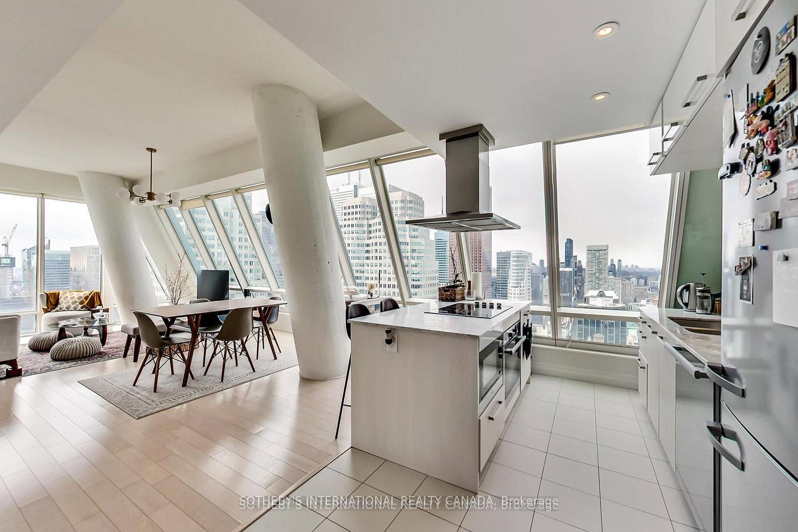 8 The Esplanade 5504, Toronto Unit: 5504