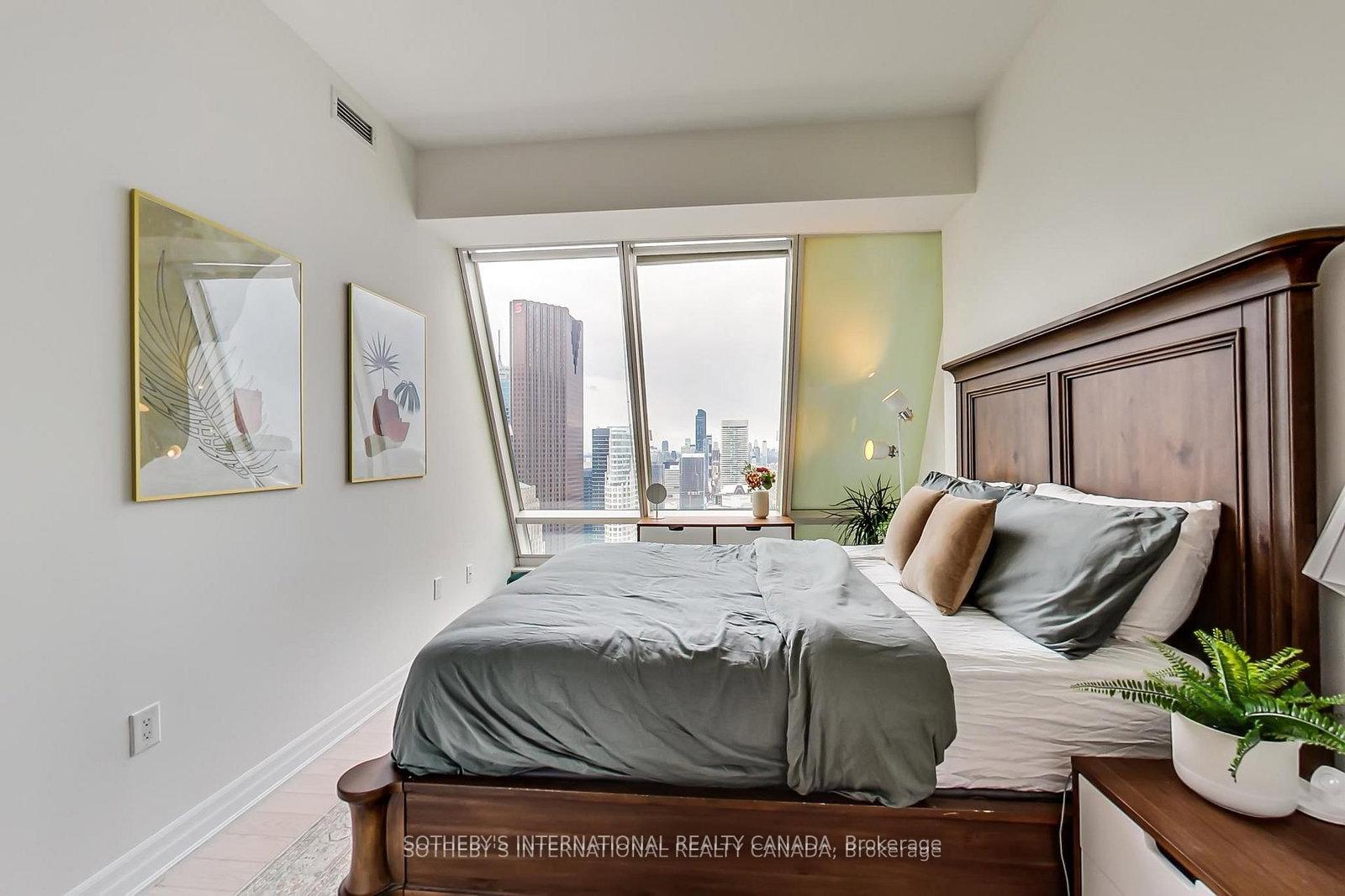 8 The Esplanade 5504, Toronto Unit: 5504