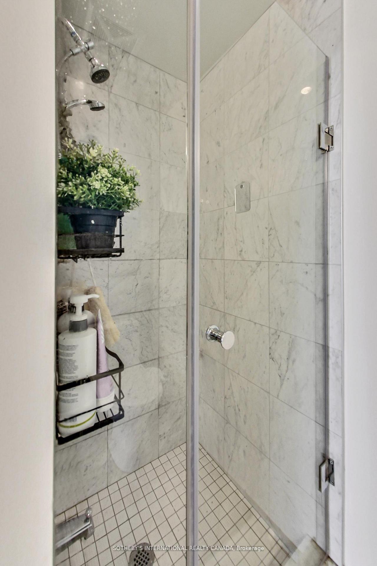 8 The Esplanade 5504, Toronto Unit: 5504