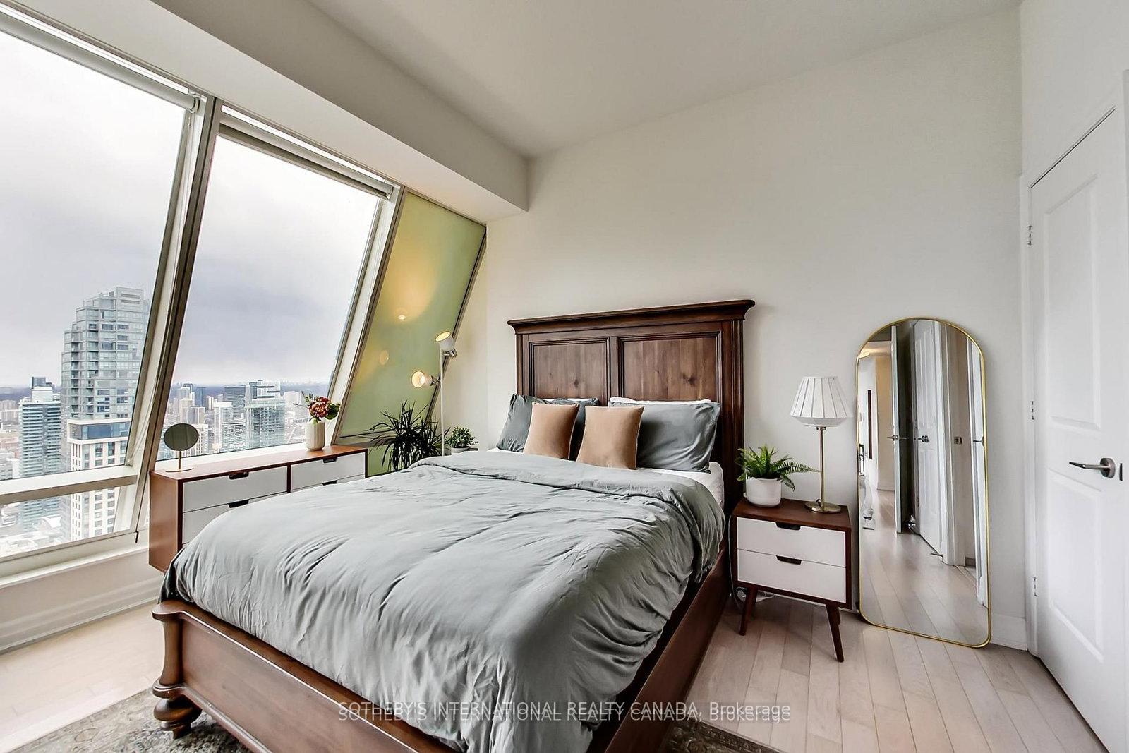 8 The Esplanade 5504, Toronto Unit: 5504