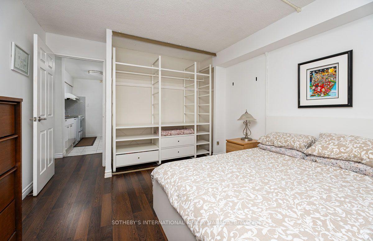 89 McCaul Street 520, Toronto Unit: 520