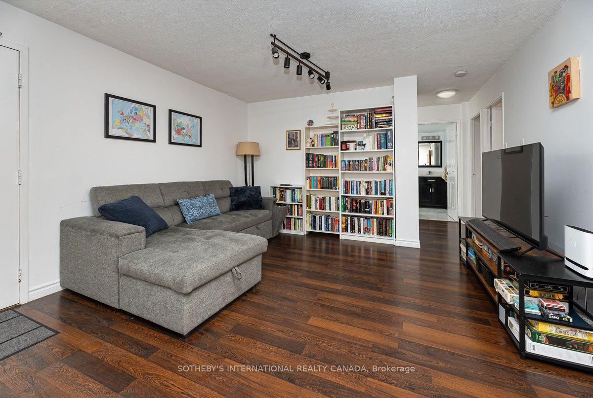 89 McCaul Street 520, Toronto Unit: 520