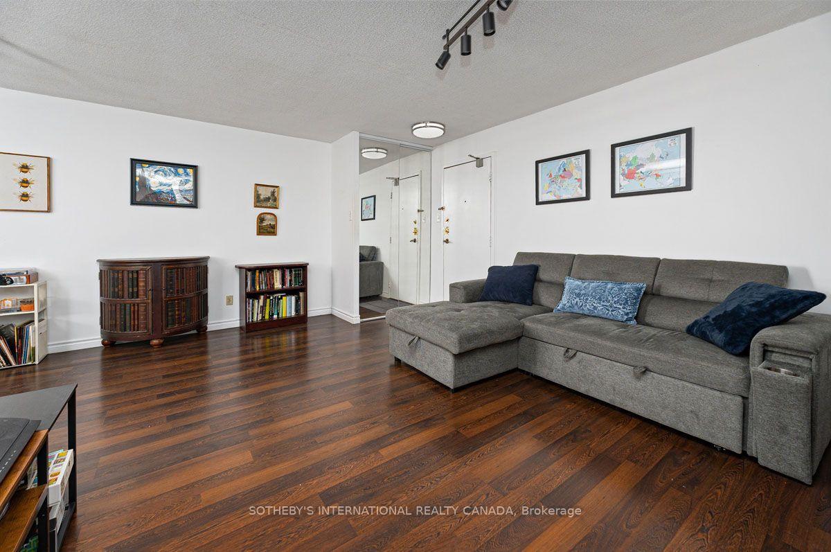 89 McCaul Street 520, Toronto Unit: 520