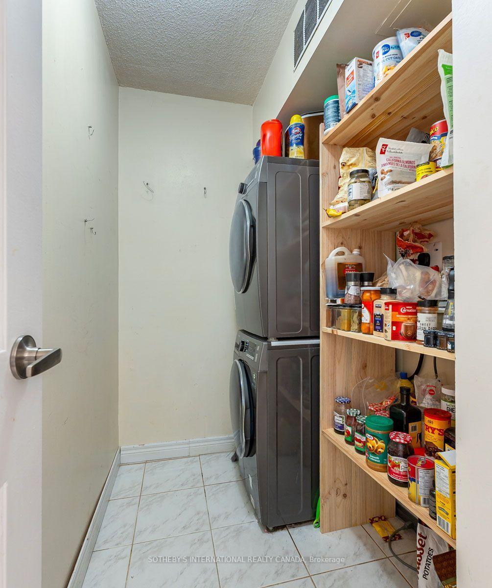 89 McCaul Street 520, Toronto Unit: 520